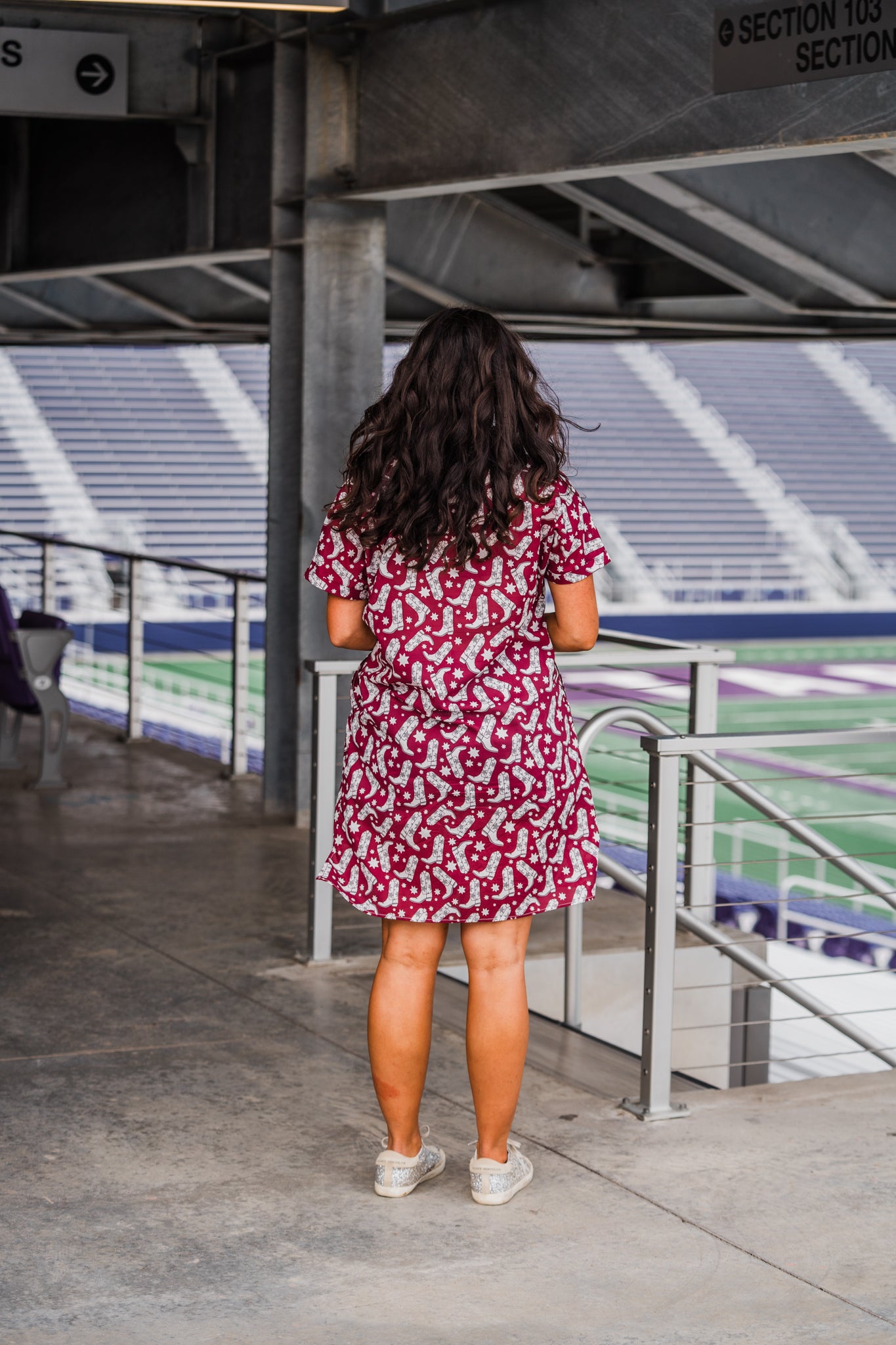 Tailgate White/Grey Boot Design Short Sleeve Maroon Knee Length Dress Back